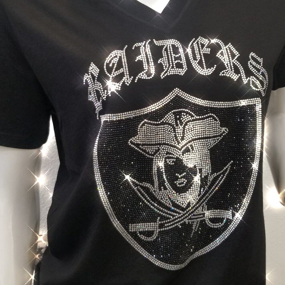 Raiders bling Pirate lady black v-neck